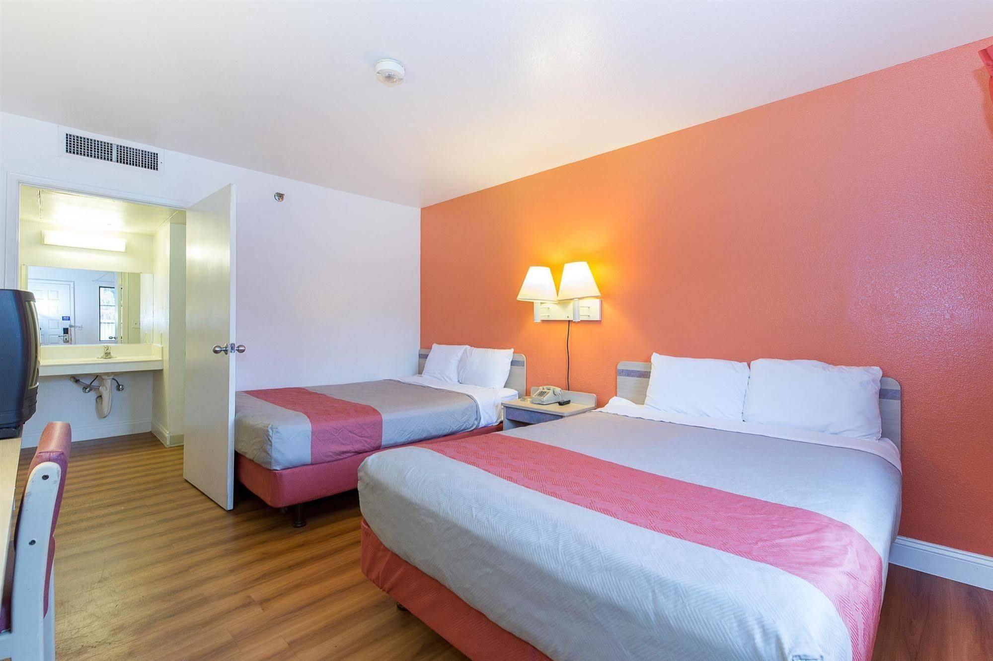 Motel 6 Vallejo - Maritime North Bagian luar foto