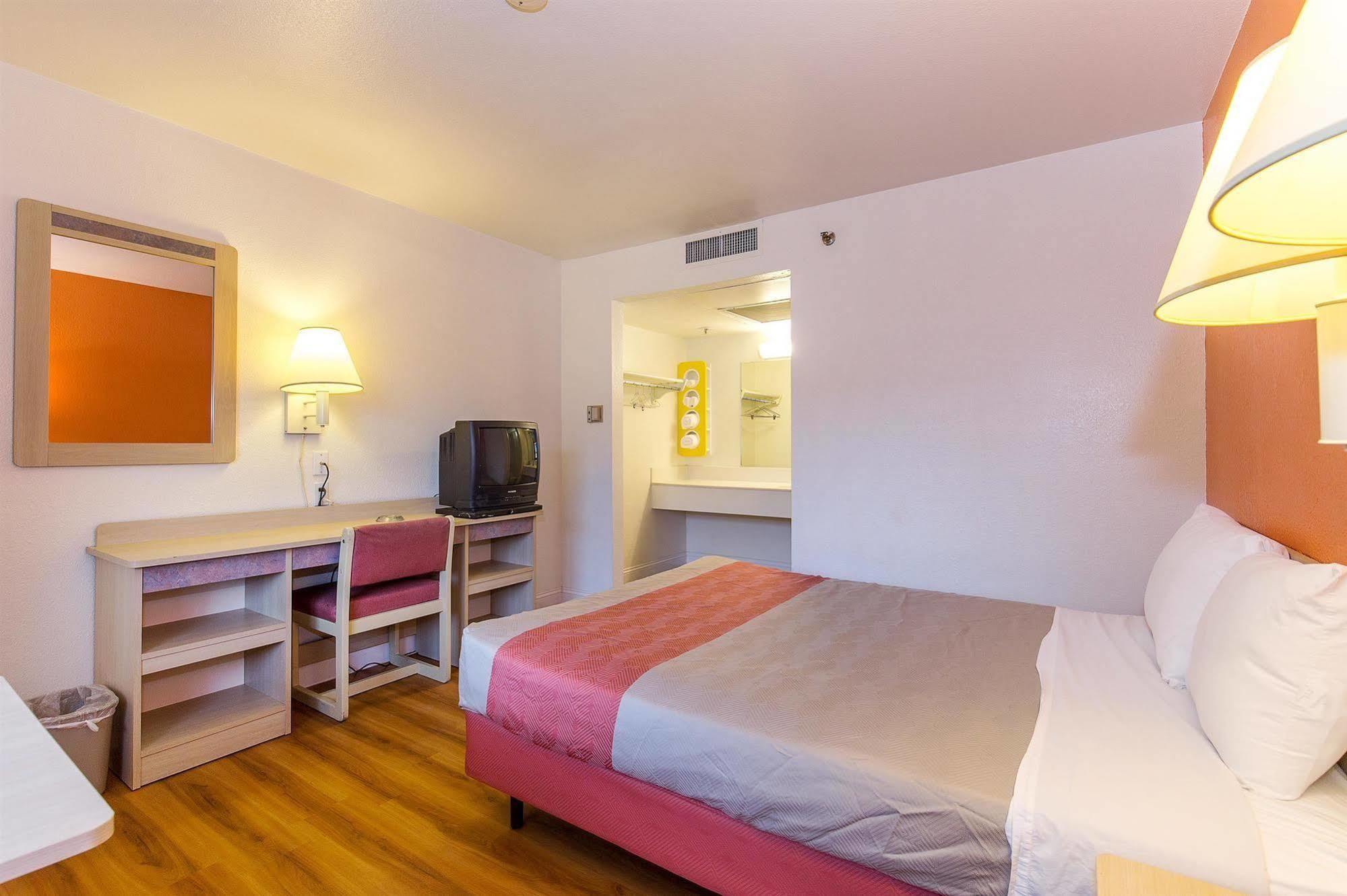 Motel 6 Vallejo - Maritime North Bagian luar foto
