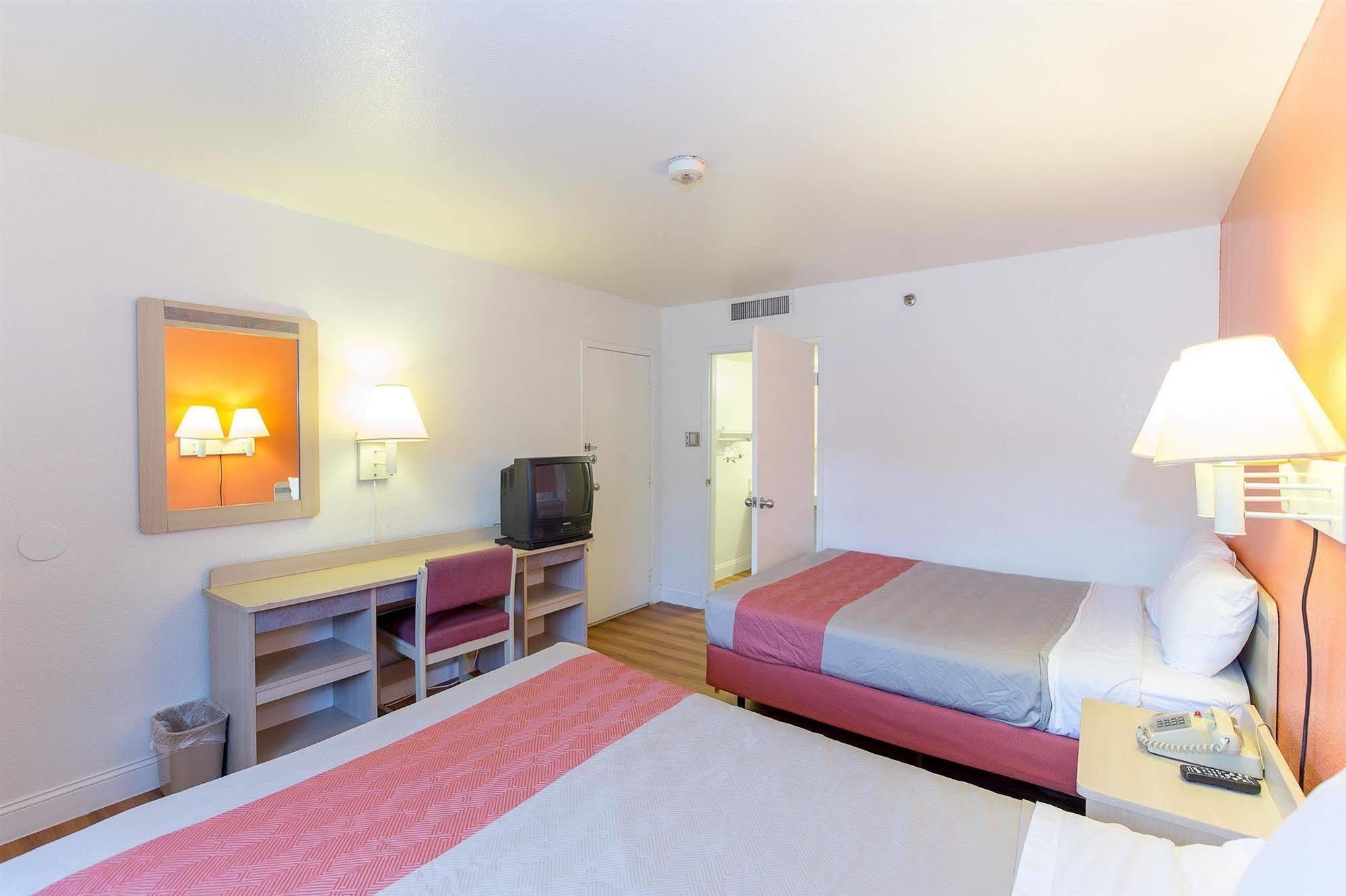 Motel 6 Vallejo - Maritime North Bagian luar foto