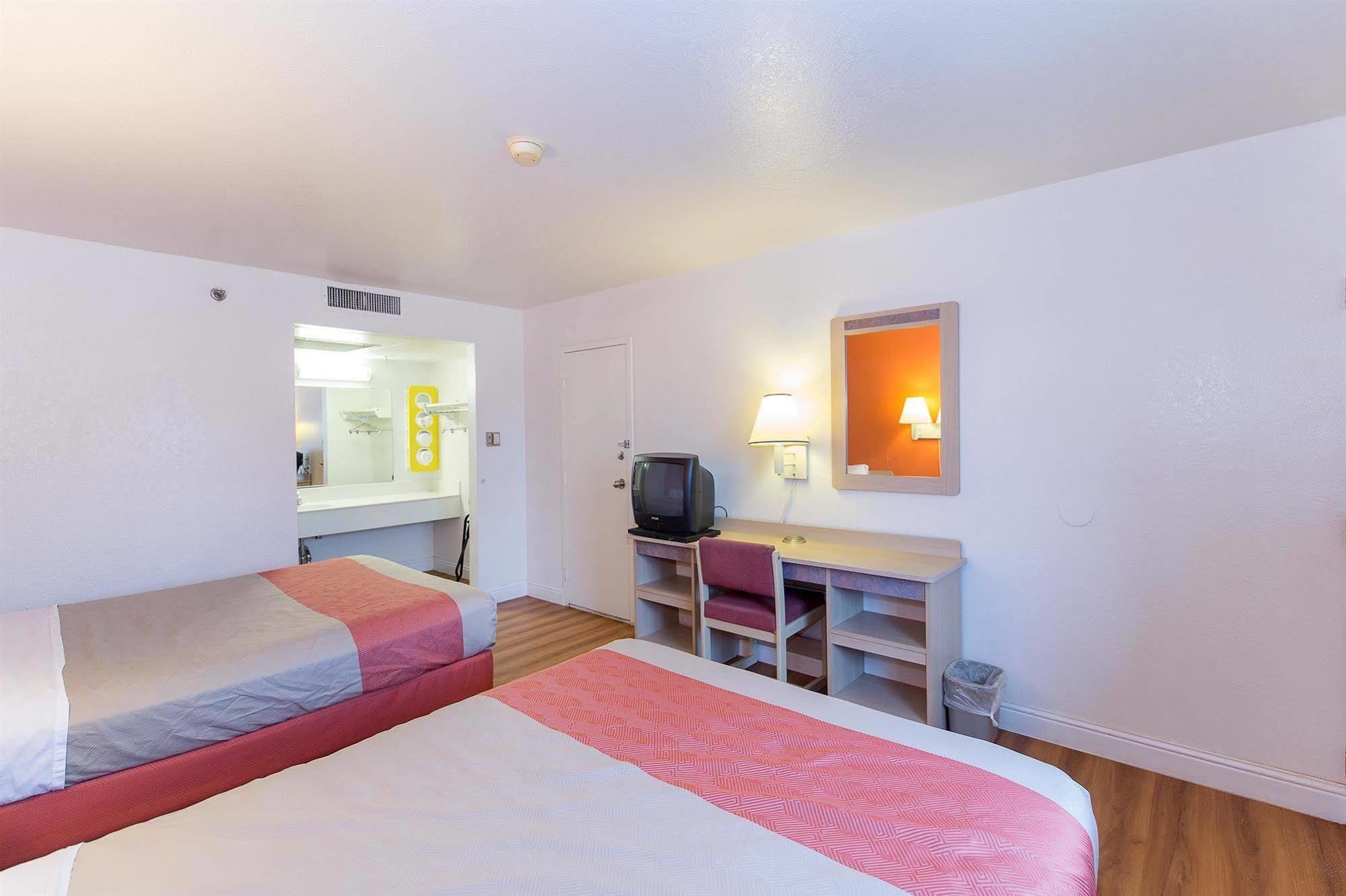 Motel 6 Vallejo - Maritime North Bagian luar foto
